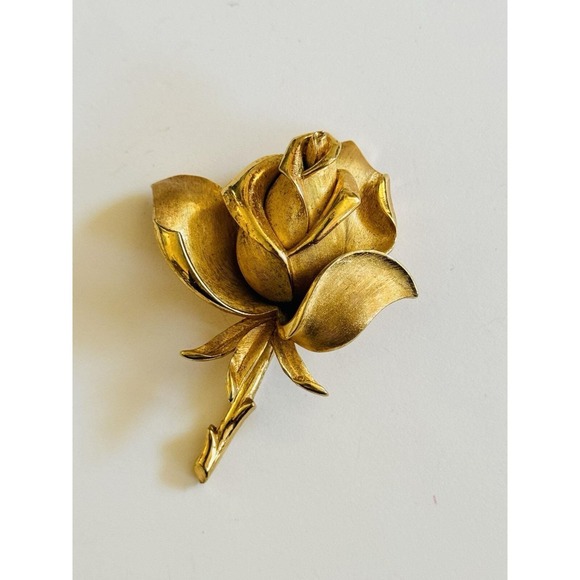VTG Crown Trifari Rose Pin Brooch Brushed Gold Tone Rare Thorny Blooming Flower - Picture 4 of 6